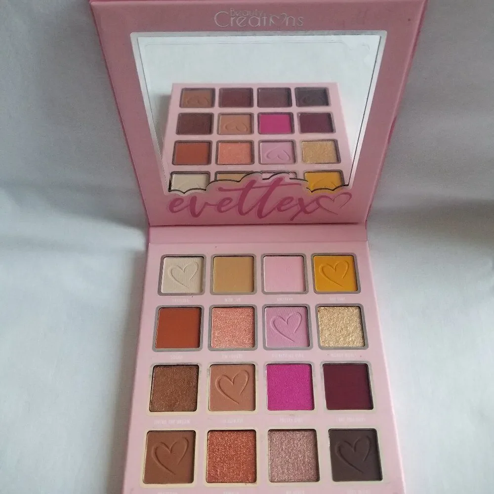 Beauty Creations Cosmetics - Bevettexo Eyes on me Shadow Palette